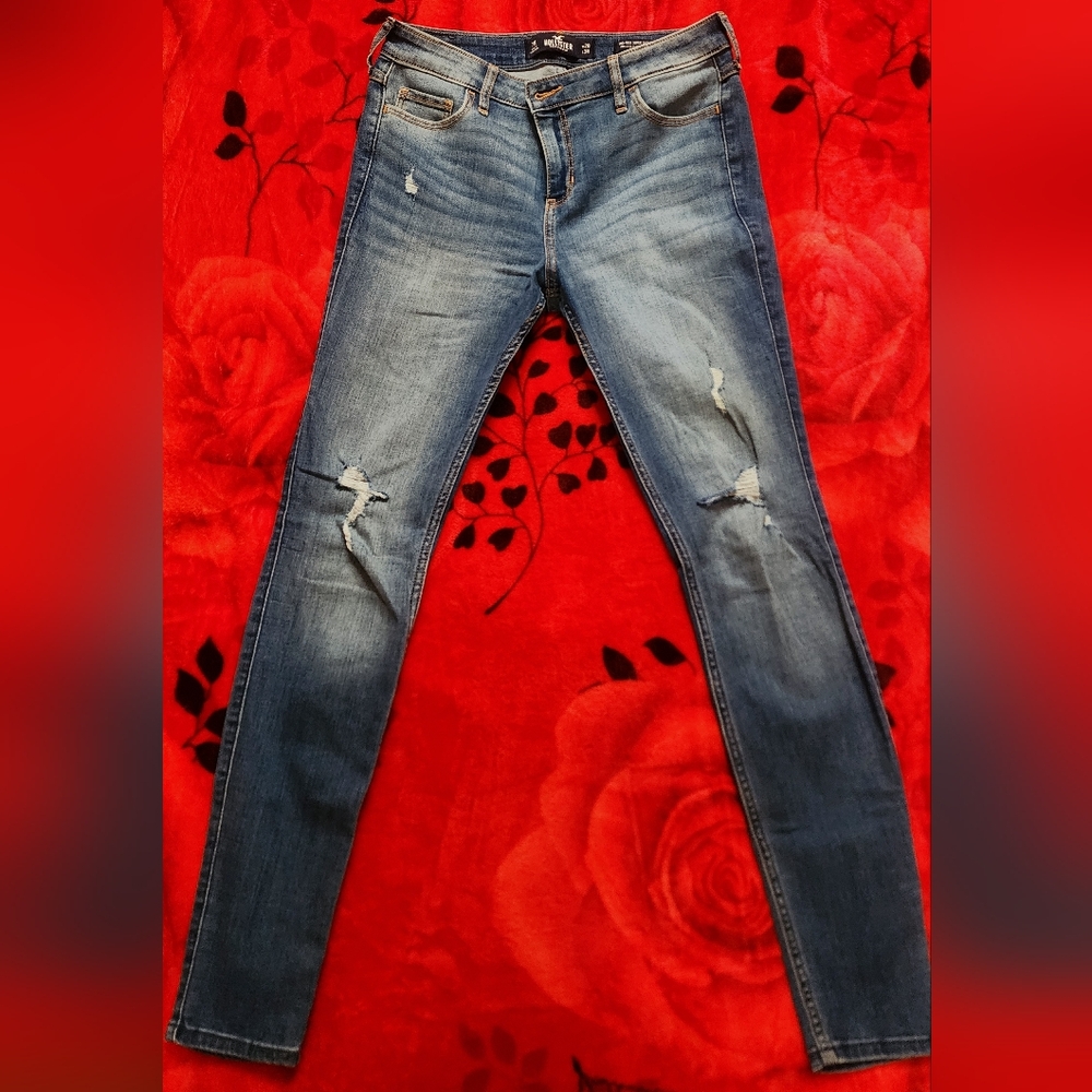 Hollister Stylish Mid Rise Super Skinny Blue Distressed Women Jeans